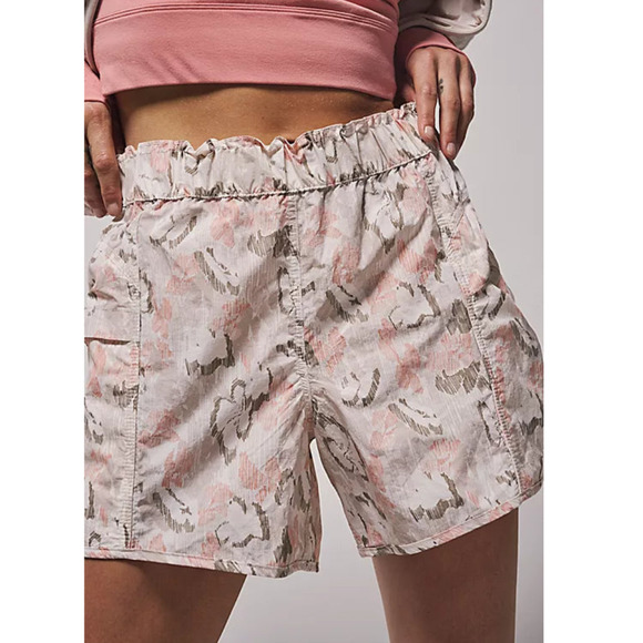 FP Movement by Free People Pants - Free People Movement‎ In the Wild Printed Shorts Small Ivory Combo Pink Gray NEW